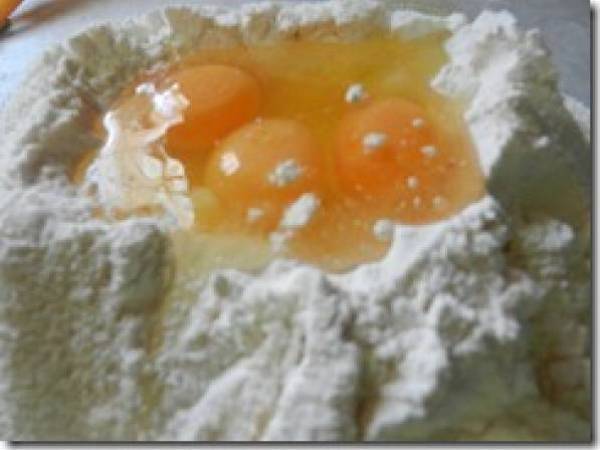 Raviolis caseros de esparragos y requeson - Preparación paso 1