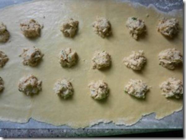 Raviolis caseros de esparragos y requeson - Preparación paso 4