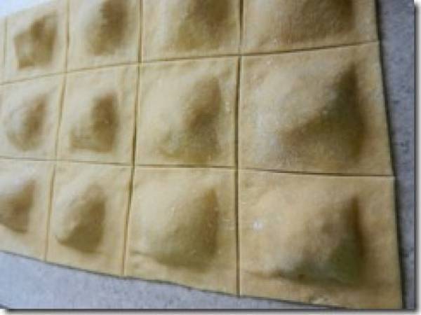 Raviolis caseros de esparragos y requeson - Preparación paso 5