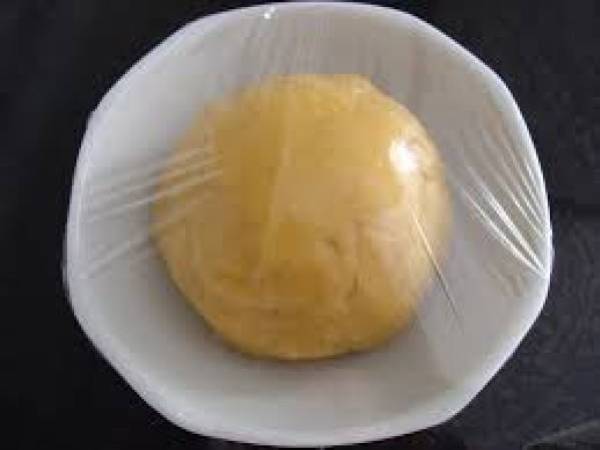 Tarta de langostinos con cebolla y aceitunas - Preparación paso 2