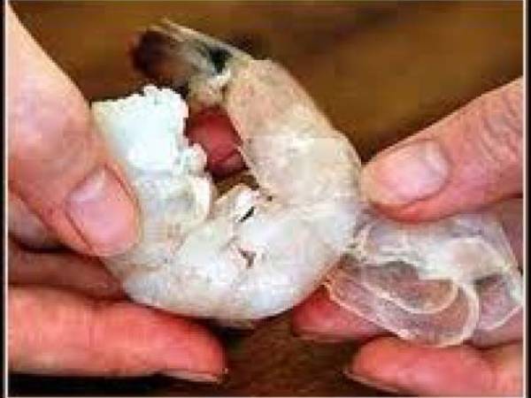 Tarta de langostinos con cebolla y aceitunas - Preparación paso 4