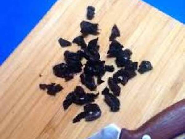 Tarta de langostinos con cebolla y aceitunas - Preparación paso 5