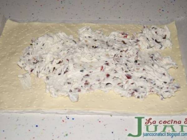 Empanada de jamon, queso crema y datiles - Preparación paso 2