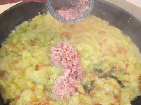 Calabacines rellenos de atun y gambas - Preparación paso 2