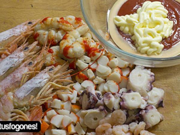 Piñas rellenas de marisco y salsa rosa - Preparación paso 1