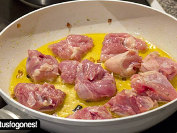 Pollo en salsa con champiñones - Preparación paso 4