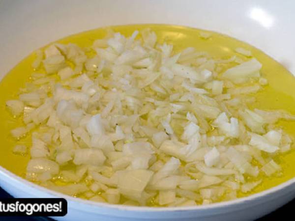 Patatas en salsa con gambas y champiñones - Preparación paso 1