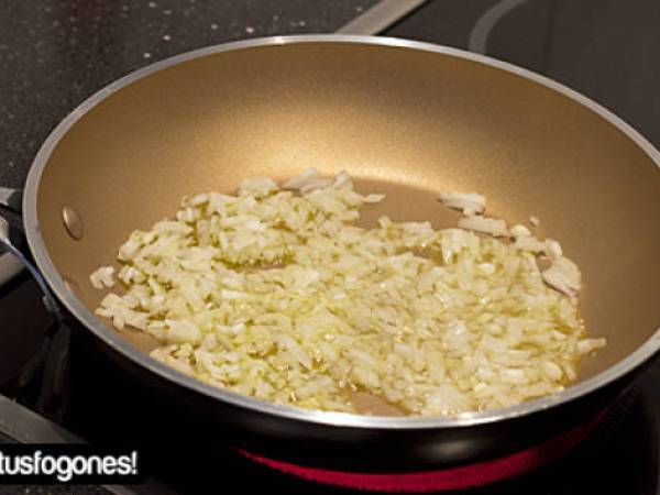 Huevos a la Zamorana con mejillones - Preparación paso 1