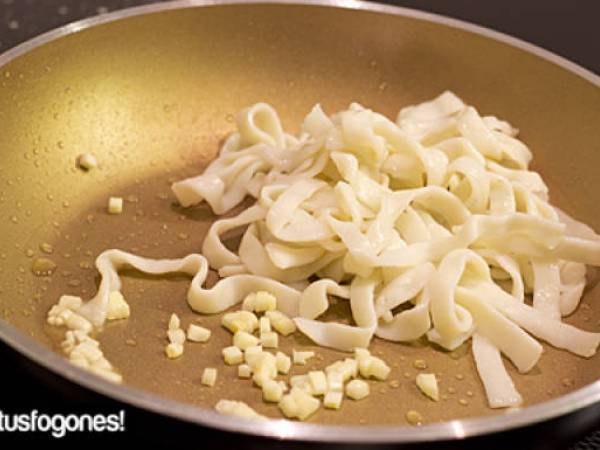 Ensalada de tallarines de cangrejo con shitake - Preparación paso 2