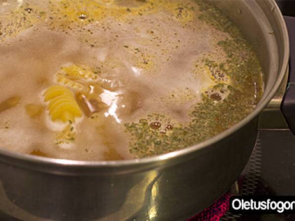 Pasta con pollo y setas - Preparación paso 1