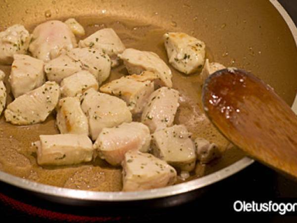 Pasta con pollo y setas - Preparación paso 2
