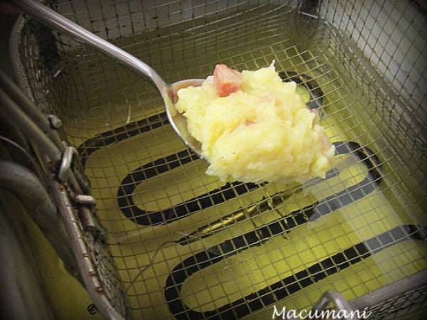 Buñuelos de patata con jamon y queso azul - Preparación paso 3