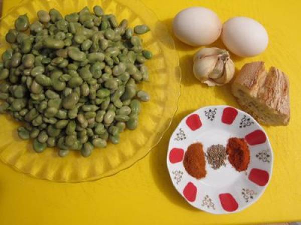 Habas picantes con huevos rotos - Preparación paso 1