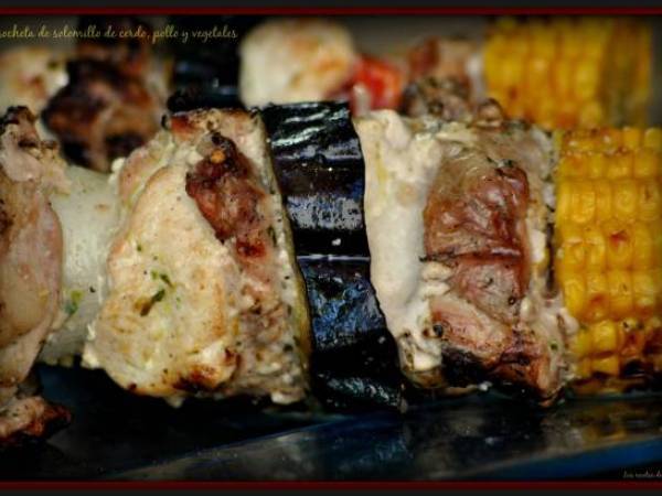 Brocheta de solomillo de cerdo, pollo y vegetales. - Preparación paso 2