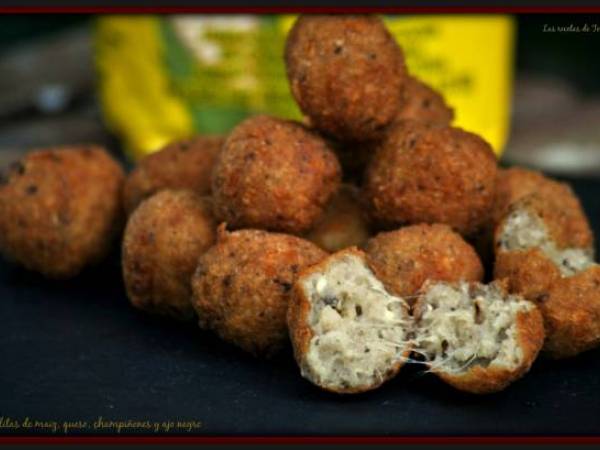 Bolitas de maíz, queso, champiñones y ajo negro. - Preparación paso 4