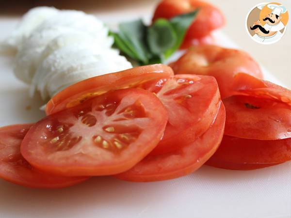 Ensalada Caprese fresca italiana - Preparación paso 1