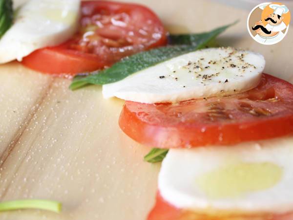 Ensalada Caprese fresca italiana - Preparación paso 3