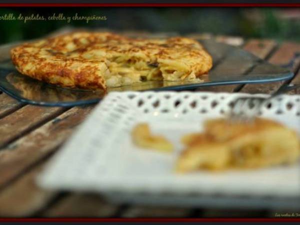 Tortilla de patatas, cebolla y champiñones - Preparación paso 2