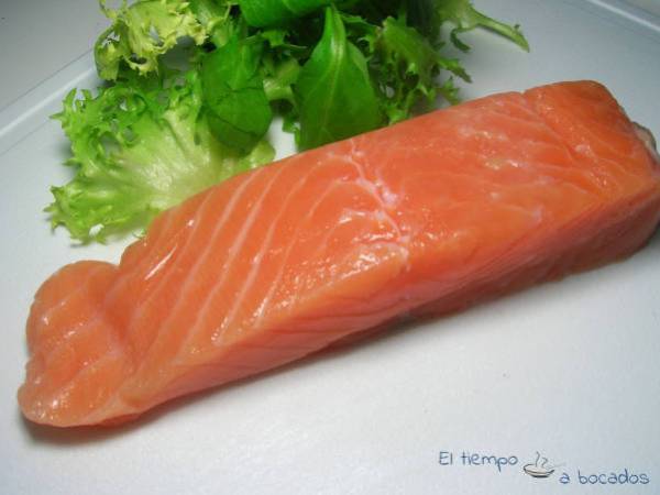 Ensalada de salmón con pepinillos - Preparación paso 1