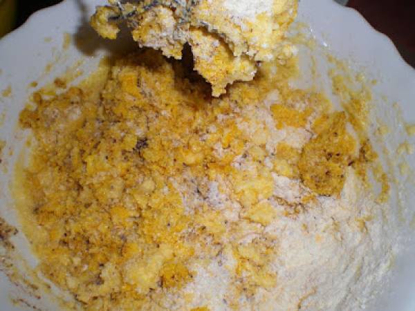 Bizcocho de naranja y polenta con sirope de naranja y clavo - Preparación paso 4