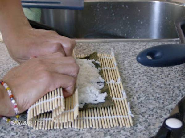 Sushi con alga nori - Preparación paso 7