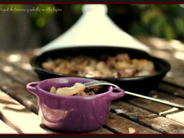 Ragut de ternera y cebolla en olla tajine. - Preparación paso 2