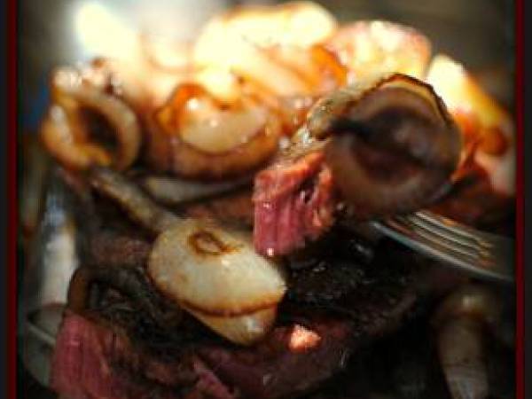 Lomo de atún rojo con cebolla caramelizada. - Preparación paso 2