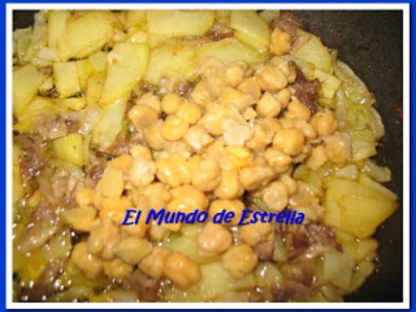TORTILLA DE GARBANZOS Y CARNE DEL PUCHERO - Preparación paso 3