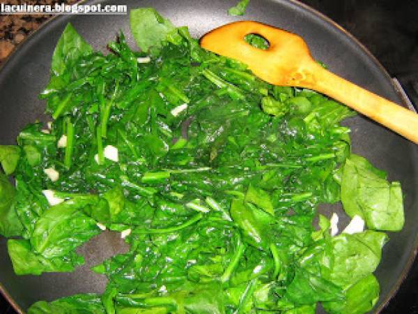 RAVIOLIS RELLENOS DE ESPINACAS Y RICOTA, CON PROSCIUTTO DI PARMA - Preparación paso 1