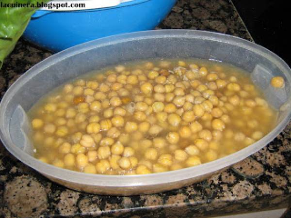 POTAJE DE GARBANZOS CON ACELGAS - Preparación paso 1