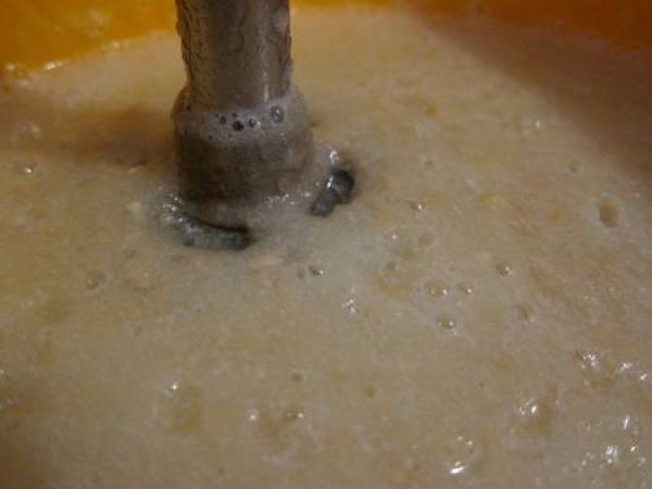 Sopa fría de melón, almendras y hierbabuena - Preparación paso 2