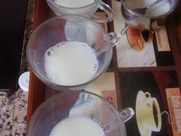 CÓMO HACER UN CAPPUCCINO CON UNA BATIDORA AMERICANA - Preparación paso 4