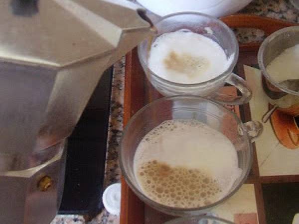 CÓMO HACER UN CAPPUCCINO CON UNA BATIDORA AMERICANA - Preparación paso 5