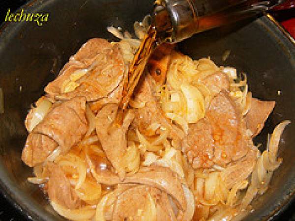 Hígado encebollado al brandy - Preparación paso 4