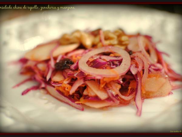 Ensalada china de repollo, zanahoria y manzana - Preparación paso 1