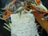 Paso 6 - Wok de noodles de udón con ternera y verduras