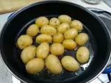Paso 4 - Patatas salteadas con aliño de pasta tahini, eneldo y limón