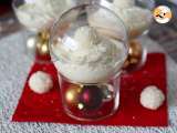 Paso 8 - Crema Raffaello en vasitos, un postre mágico, sin hornear, servido en una bola de Navidad