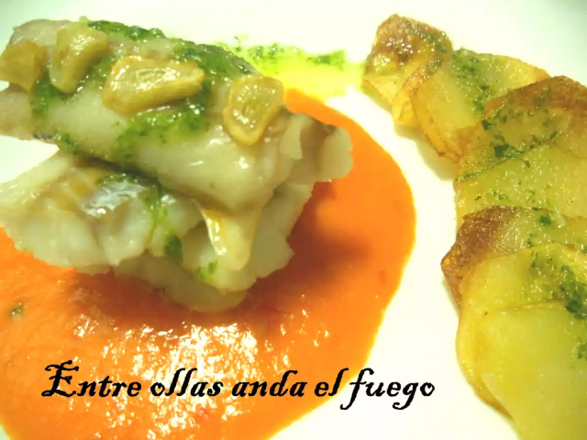 ABADEJO CONFITADO CON SALSA DE PIMIENTOS