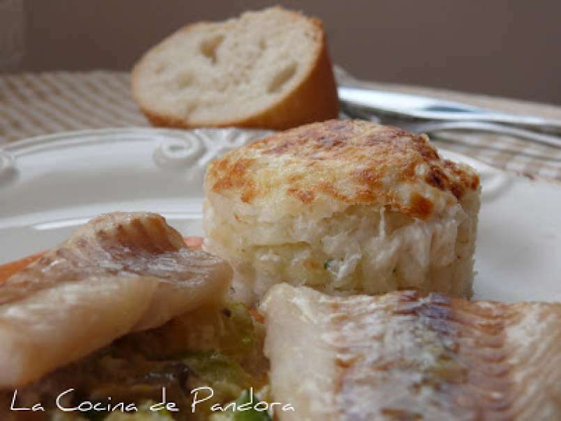 Abadejo relleno de verduras con pastel de patata al gratén. - foto 3