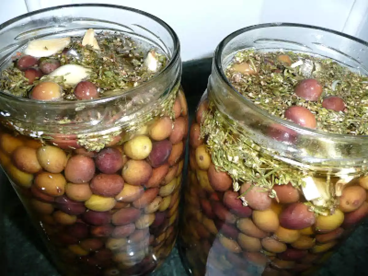 Aceitunas sazonadas con tomillo y ajo