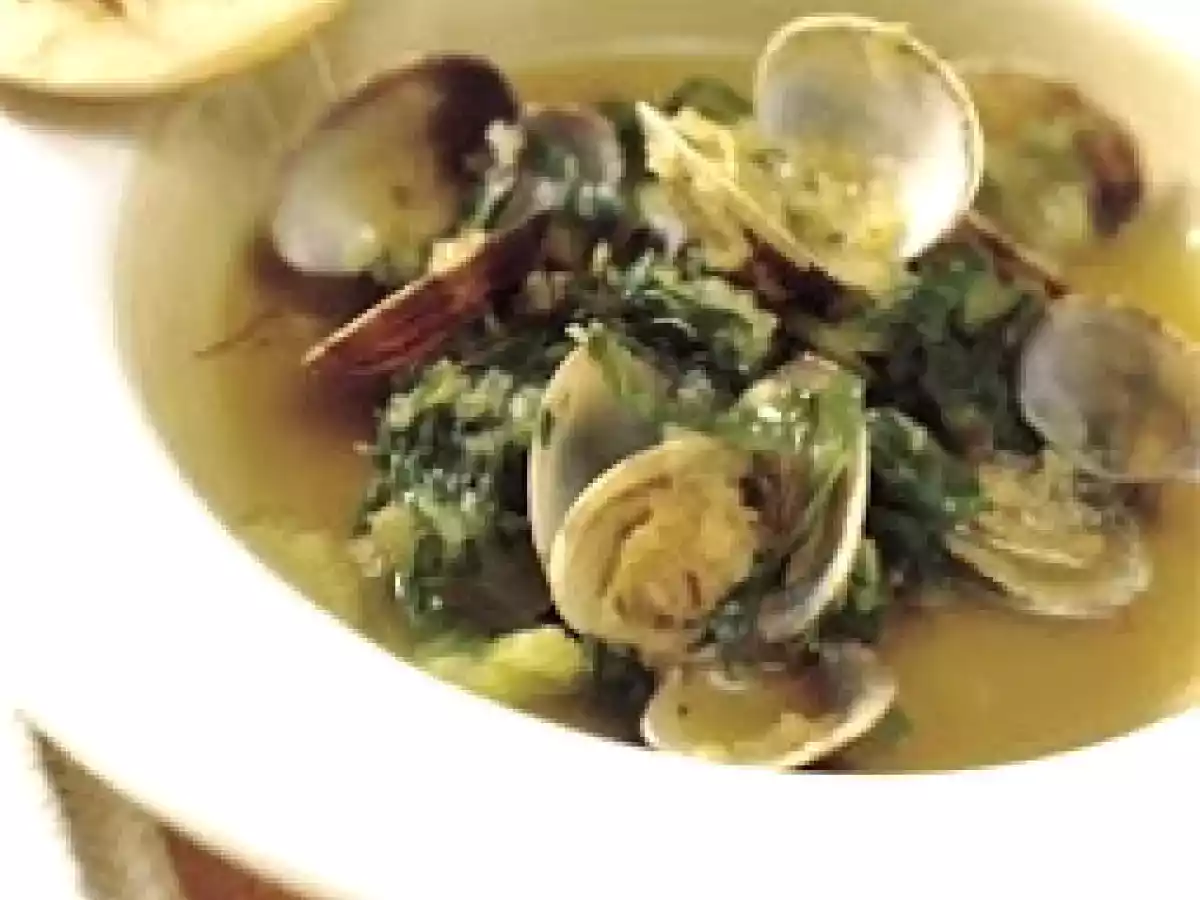 Acelgas con almejas en salsa