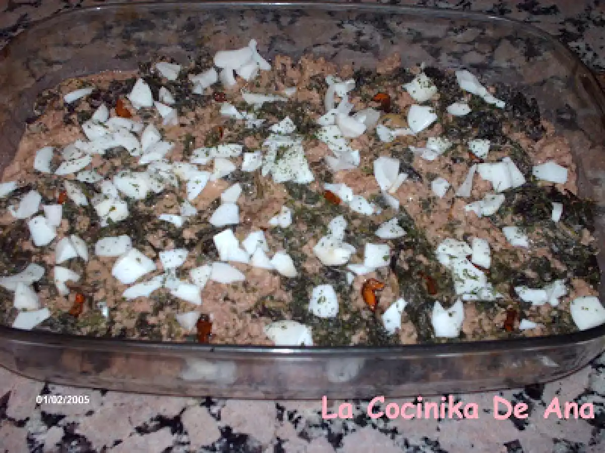 Acelgas con carne y salsa especial