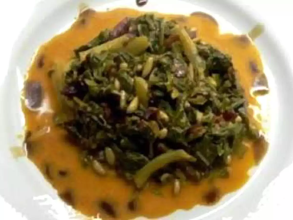 Acelgas con piñones y beicon.