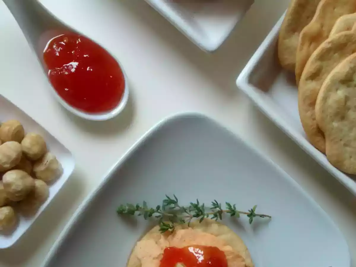 AFUEGA´L PITU CON MERMELADA DE TOMATE Y AVELLANAS - foto 2