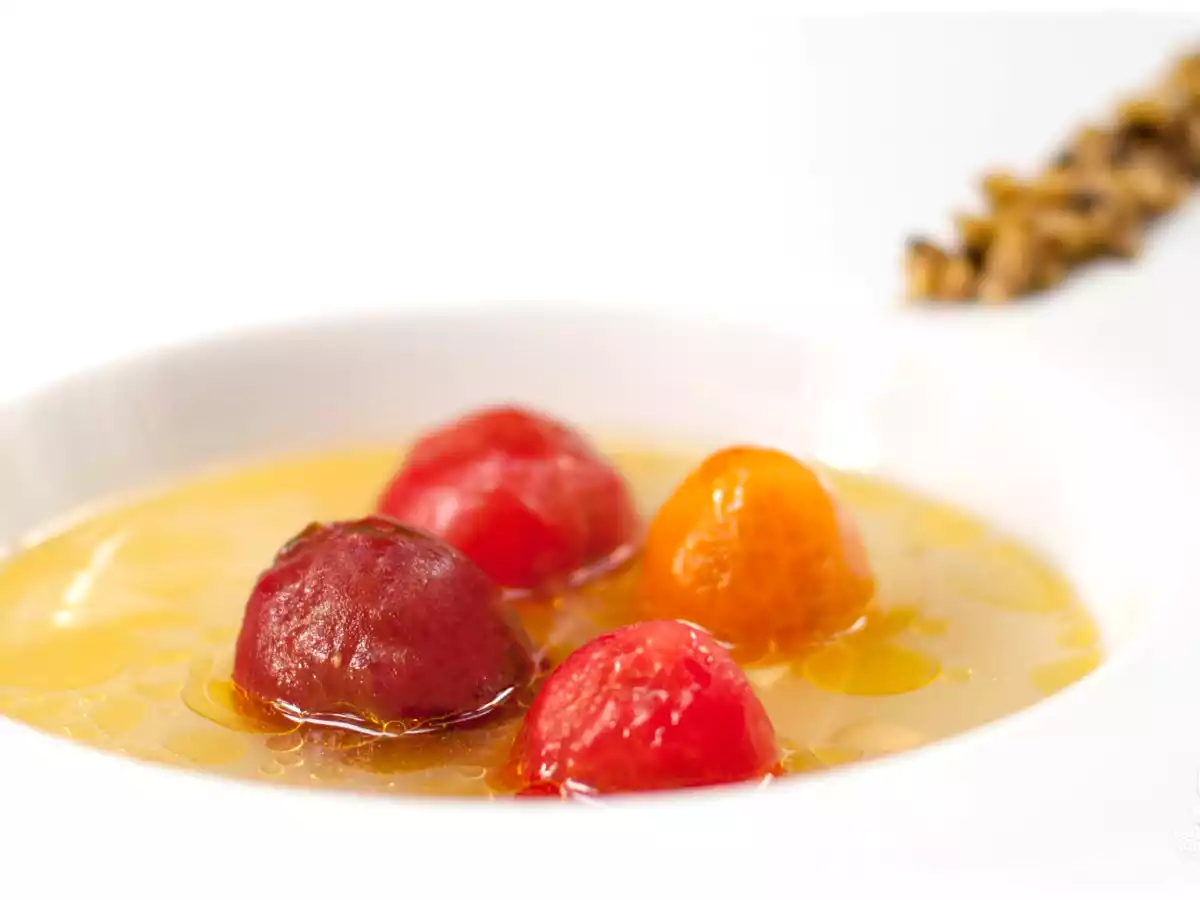 Agua de tomate con aceitunas