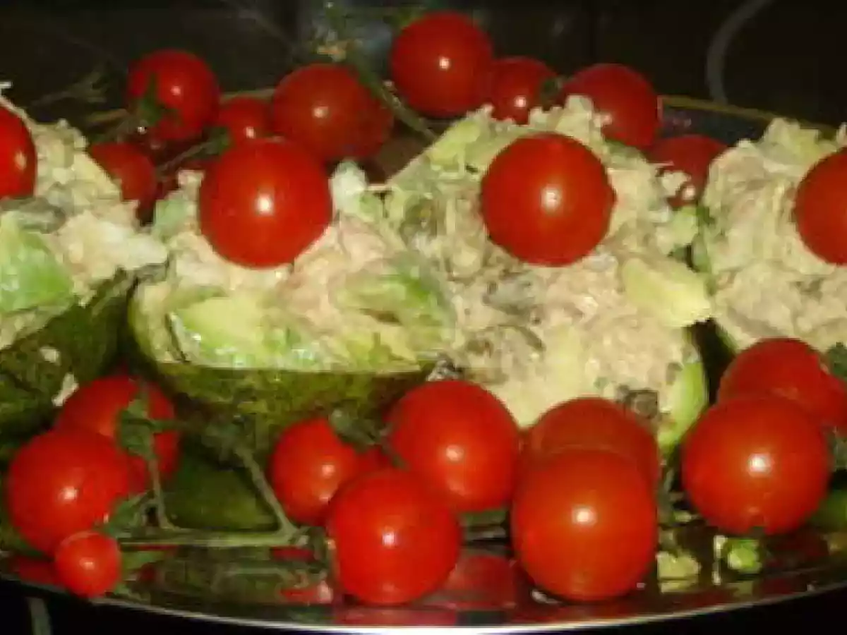 Aguacates Rellenos Con Salsa Tártara