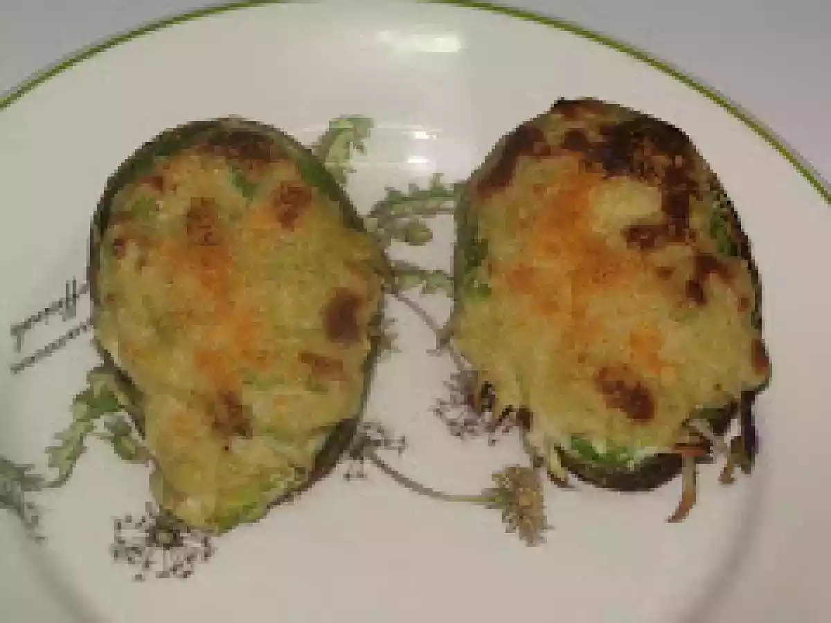 AGUACATES RELLENOS DE GULAS Y LANGOSTINOS