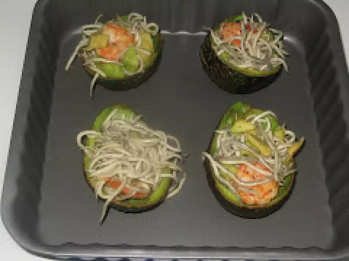 AGUACATES RELLENOS DE GULAS Y LANGOSTINOS - foto 2