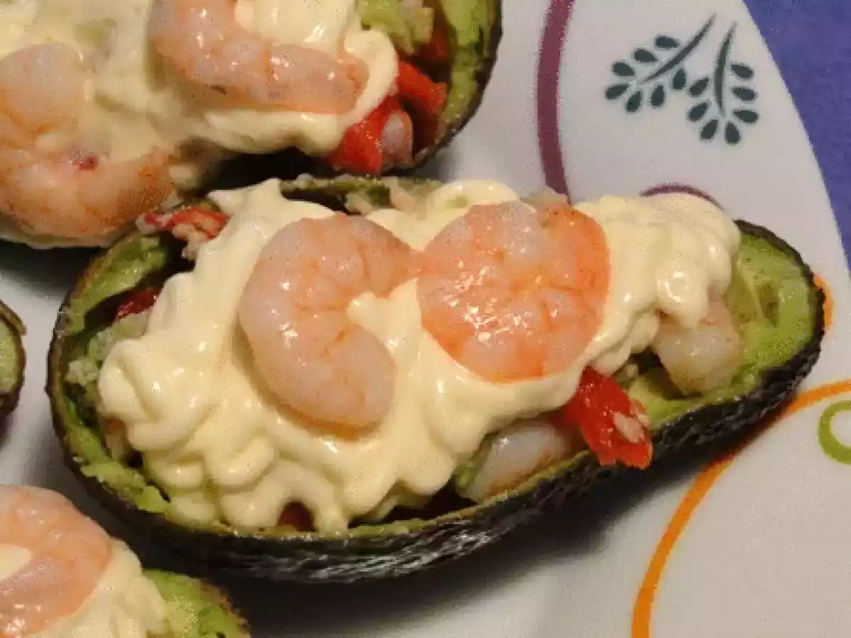 Aguacates rellenos de langostinos